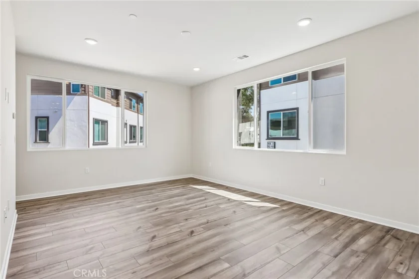 9542 Hannah Way photo 25