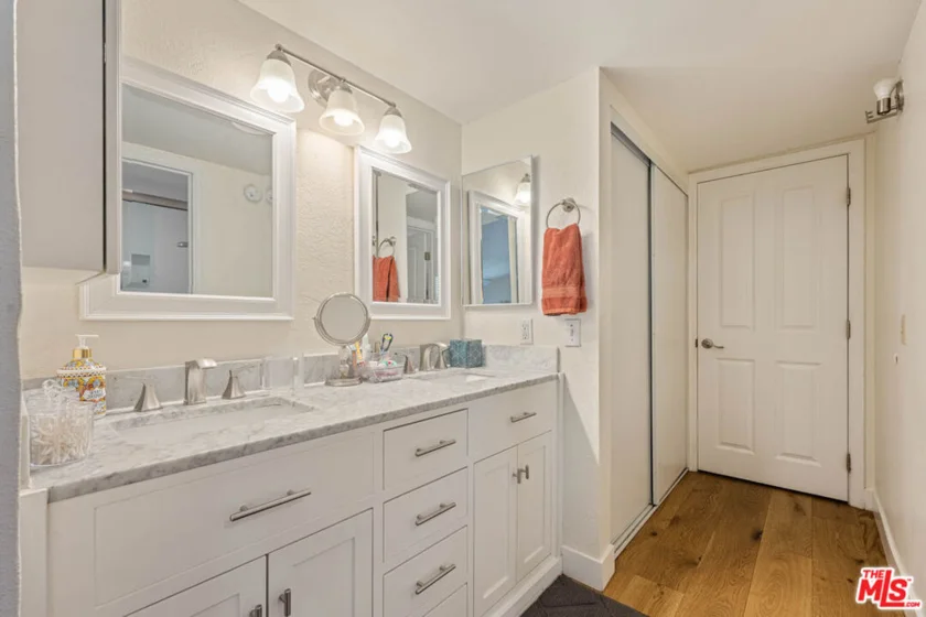 1515 S Beverly Drive #201 photo 4