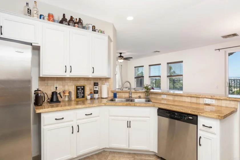 425 S Meadowbrook Drive #123 photo 8