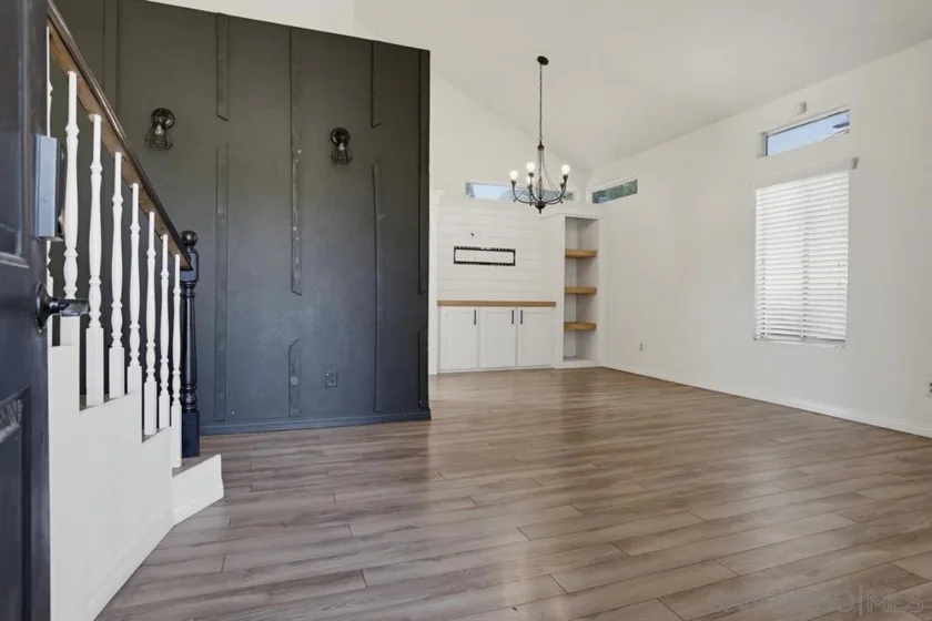 39991 Falcon Way photo 3