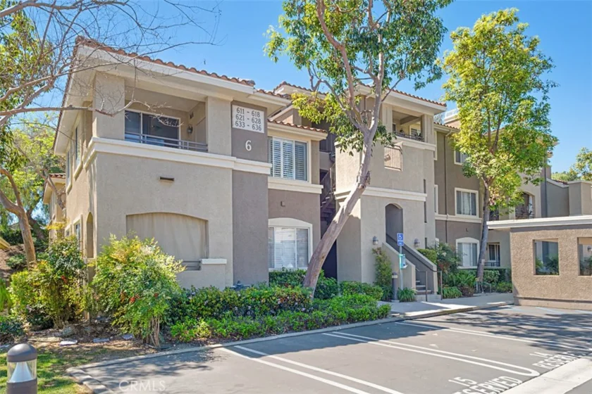 22681 Oakgrove #635 photo 1