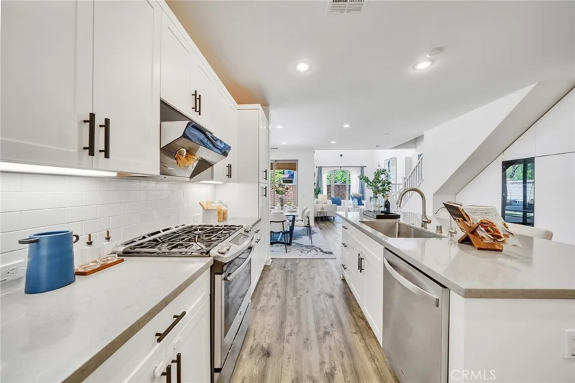 182 Finch photo 5