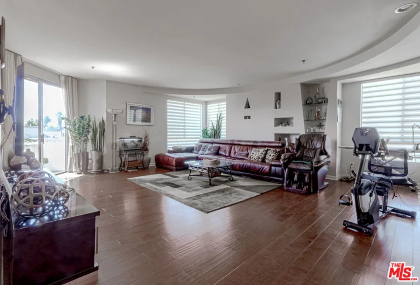 326 Westminster Avenue #401 photo 1