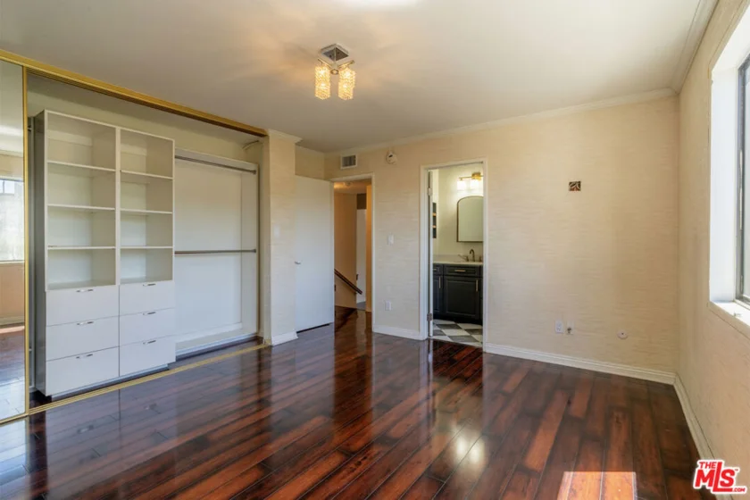 18445 Hatteras Street #504 photo 3