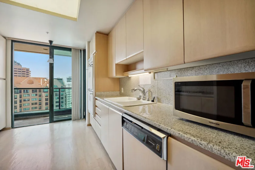 10490 Wilshire Boulevard #1402 photo 46