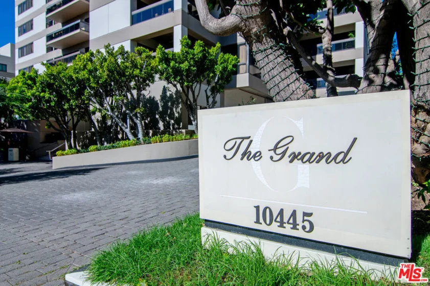 10445 Wilshire Boulevard #502 photo 3