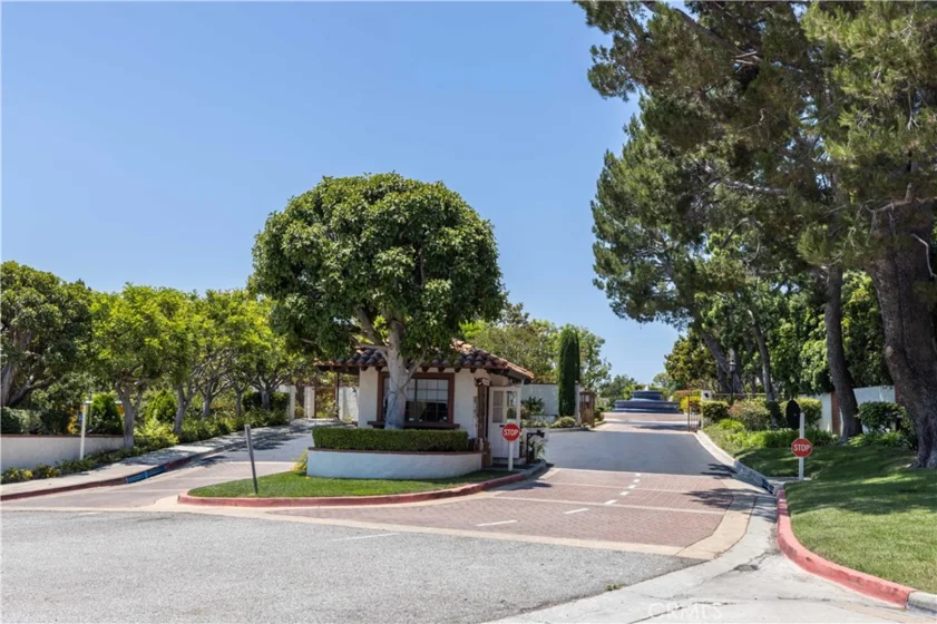 6268 Riviera Circle photo 3