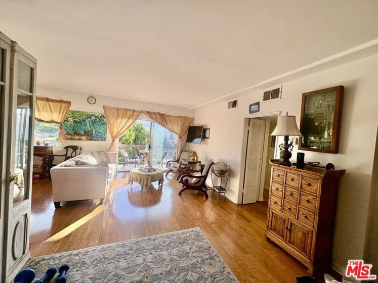 622 S Barrington Avenue #408 photo 7