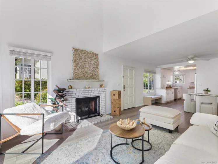 2835 Hillsboro Court photo 1