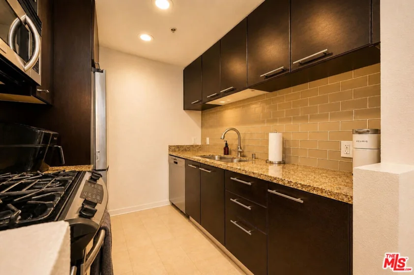 585 N Rossmore Avenue #209 photo 26