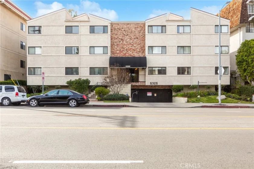 5325 Lindley Avenue #106 photo 1