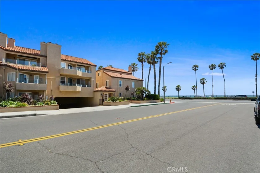 2000 Pacific Coast Hwy Apt 308 photo 7