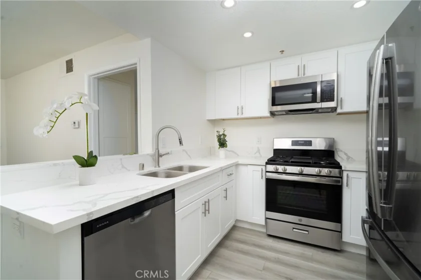 1501 N Brea Boulevard #212 photo 2