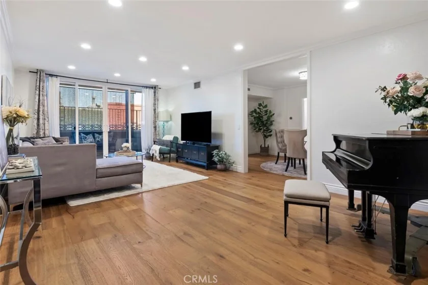 15248 Dickens Street #102 photo 6