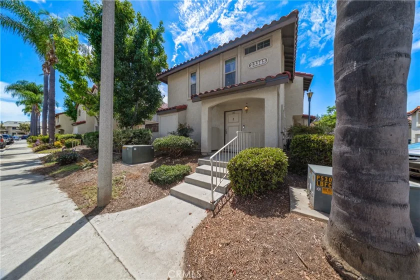 23345 La Crescenta photo 1