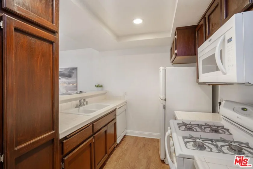 15231 Magnolia Boulevard #114 photo 9