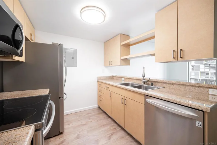 425 W Beech Street #722 photo 6