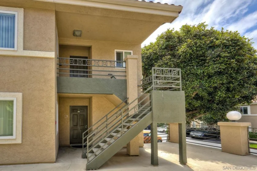 7425 Charmant #2902 photo 2