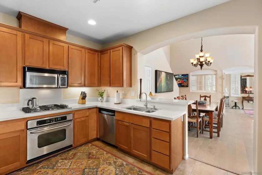 2099 Silverado Street photo 17