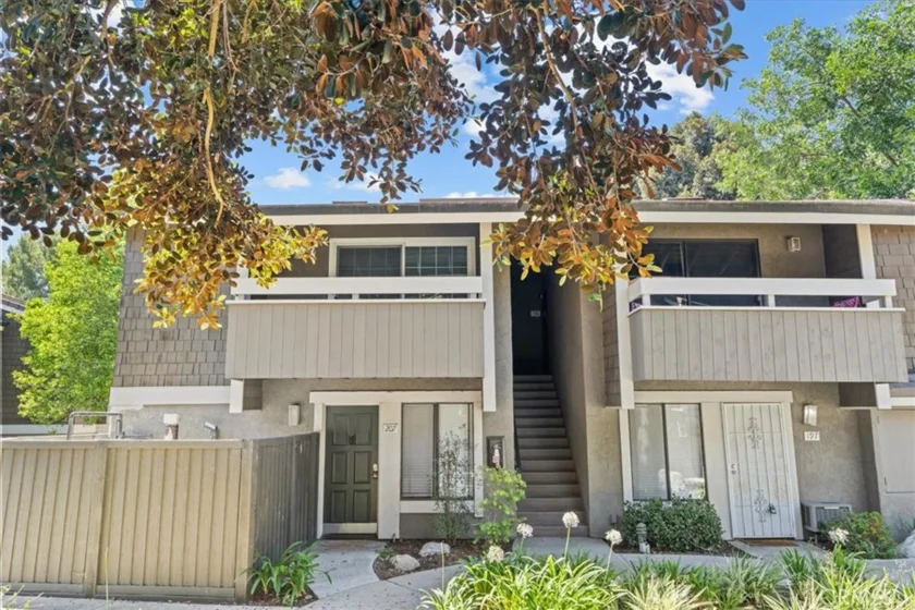 208 Springview photo 24
