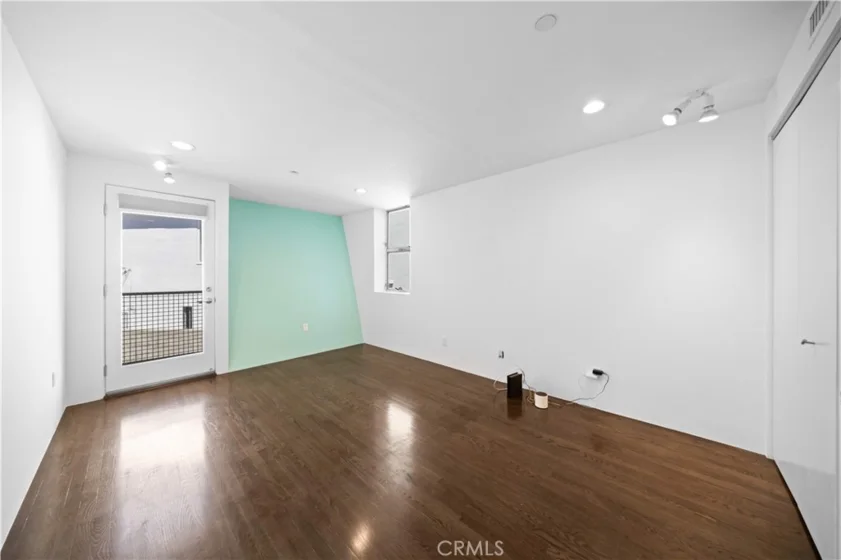 719 Venice Boulevard photo 25