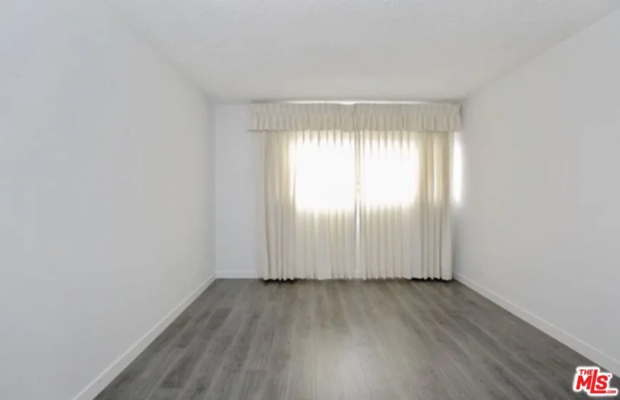 855 Victor Avenue #210 photo 12