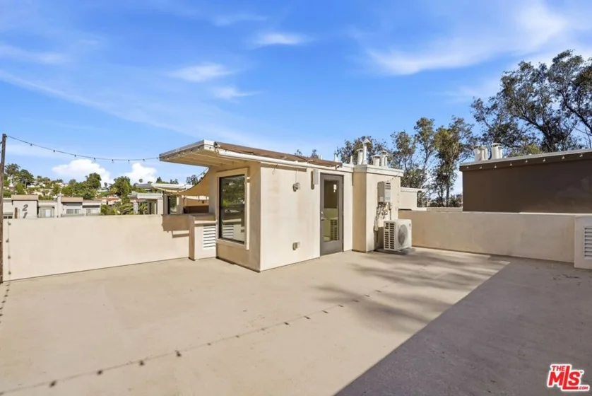2111 N Cahuenga Boulevard #11 photo 28