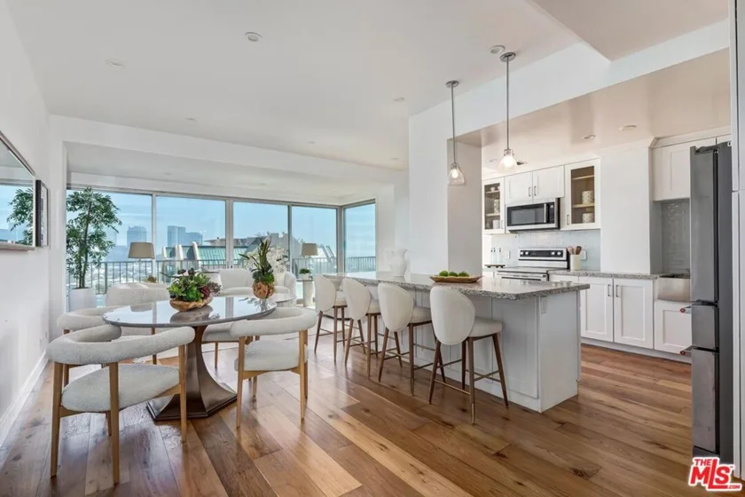 10501 Wilshire Boulevard #1810 photo 1