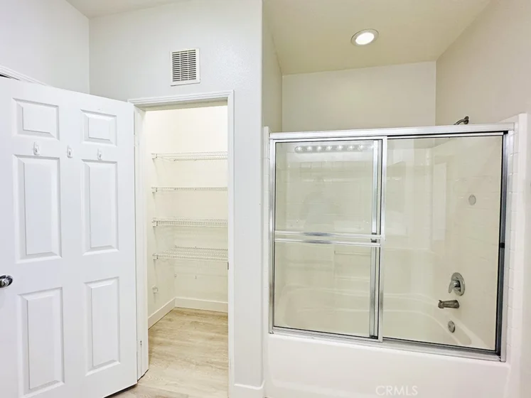 20 Leucadia photo 11