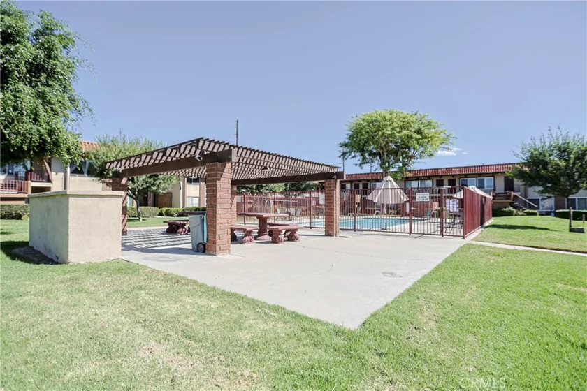 1400 W Warner photo 27