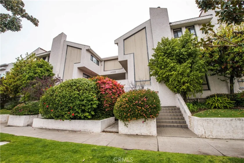 14025 Riverside Drive #10 photo 1