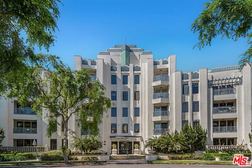 5625 Crescent Parkway #108 photo 1