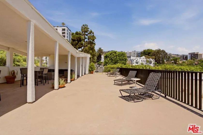 960 Larrabee Street #117 photo 16