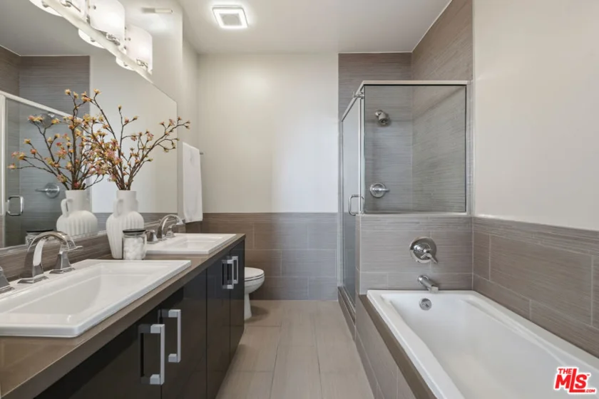 1744 Granville Avenue #105 photo 4