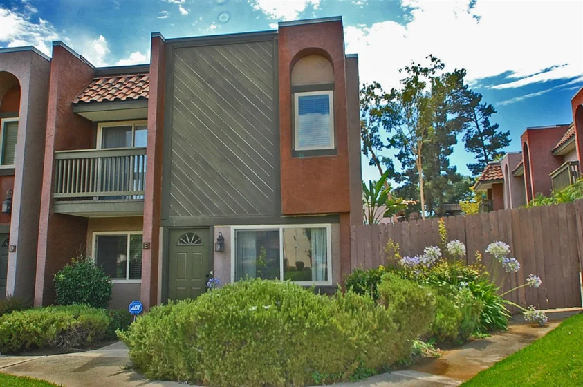 1423 N N Broadway #E photo 1