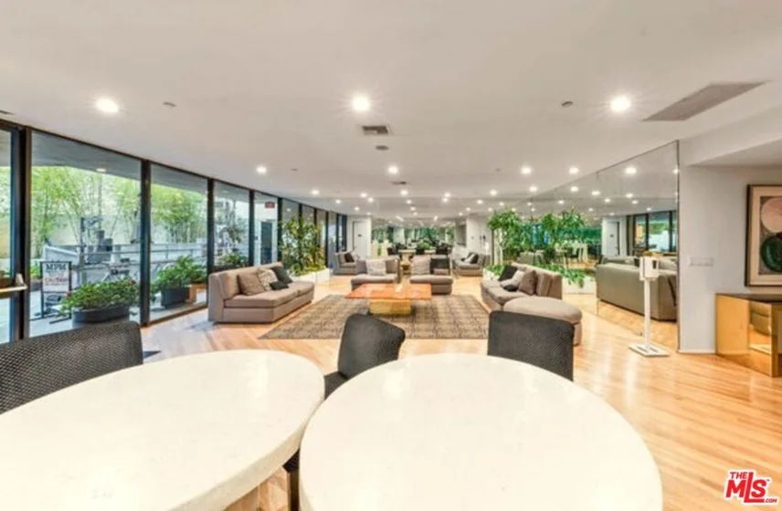 10350 Wilshire Boulevard #404 photo 20