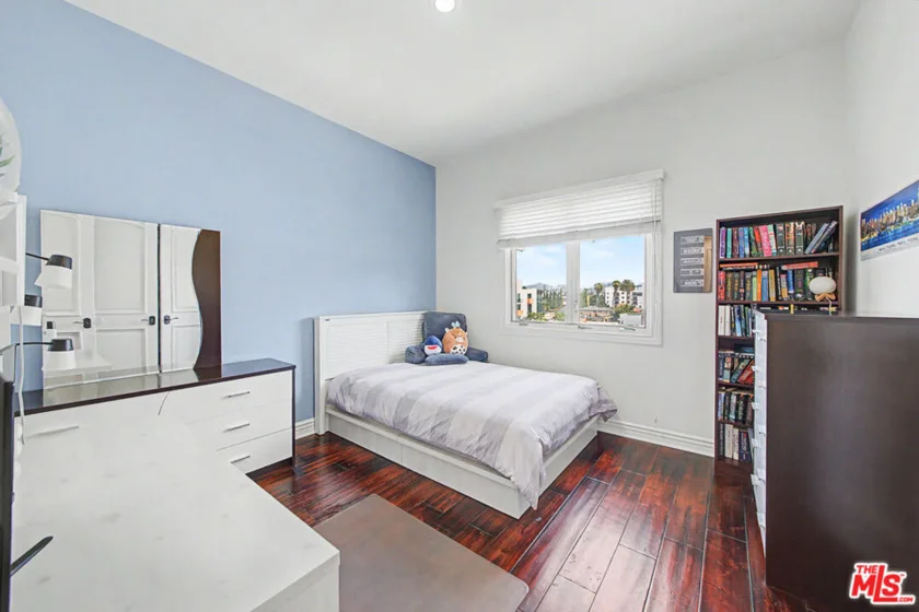 5057 Maplewood Avenue #PH4 photo 17