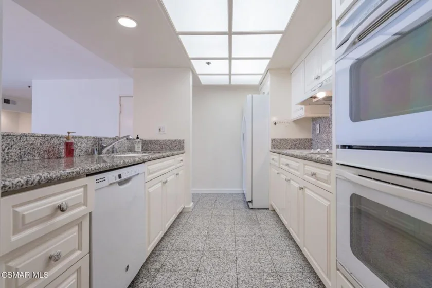 10660 Wilshire Boulevard #410 photo 35