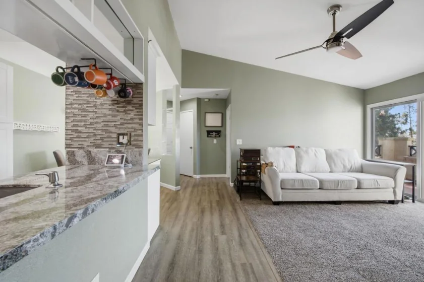 2055 Lakeridge #301 photo 9