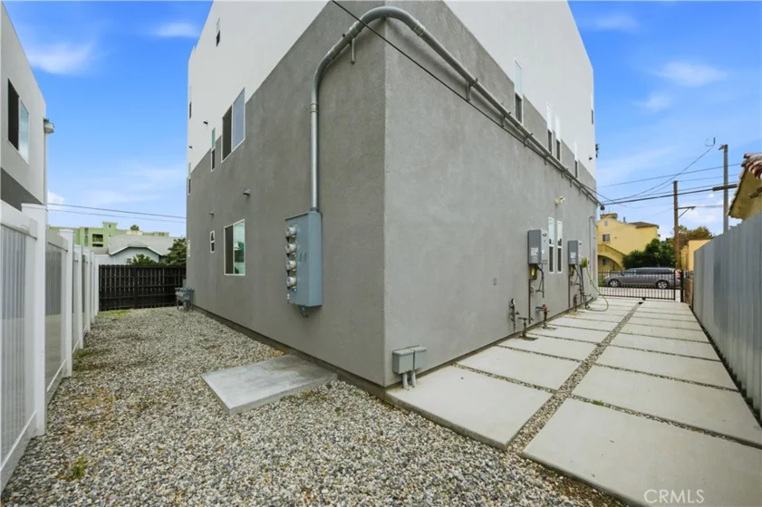 6919 S Menlo photo 15