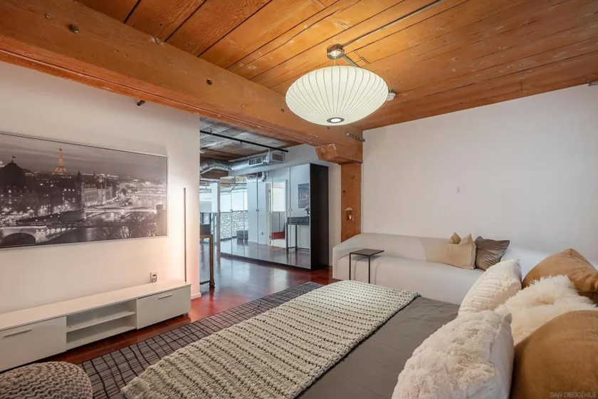 530 S Hewitt Street #131 photo 32