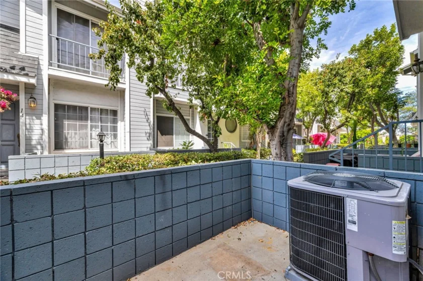 7420 Corbin Avenue #8 photo 35