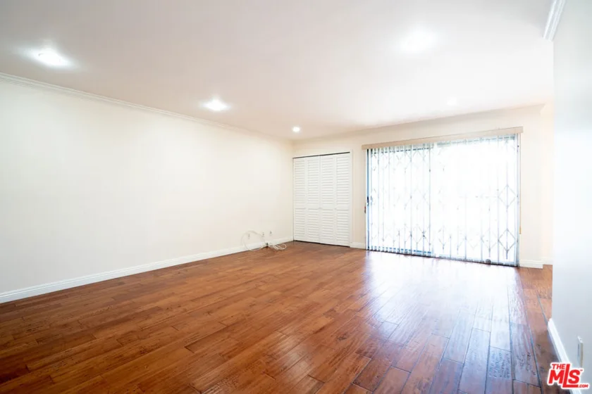 433 S Manhattan Place #108 photo 8