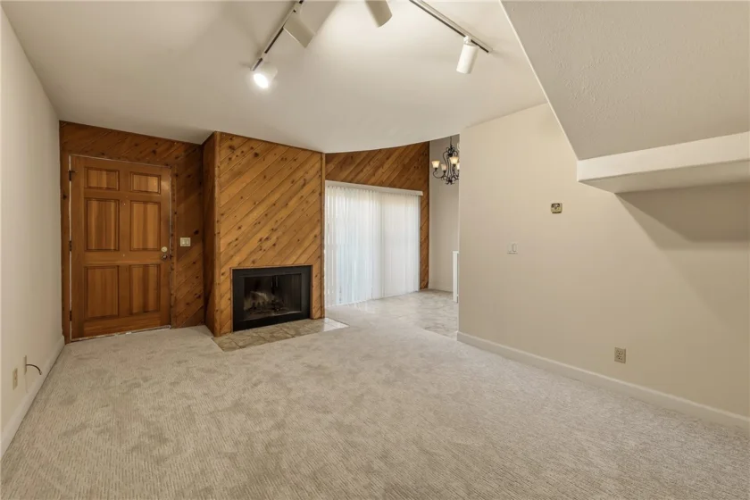 23821 Hillhurst #38 photo 8