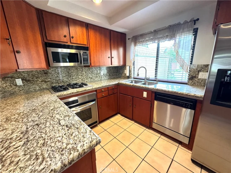 530 Berry photo 12