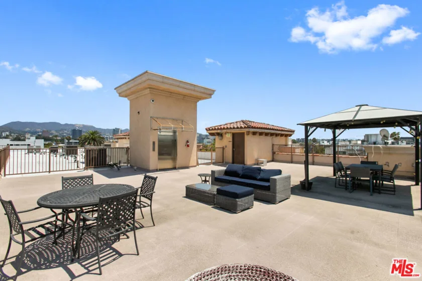 837 N Hudson Avenue #402 photo 18