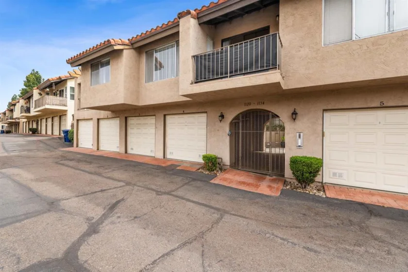 1134 Grape Street photo 1