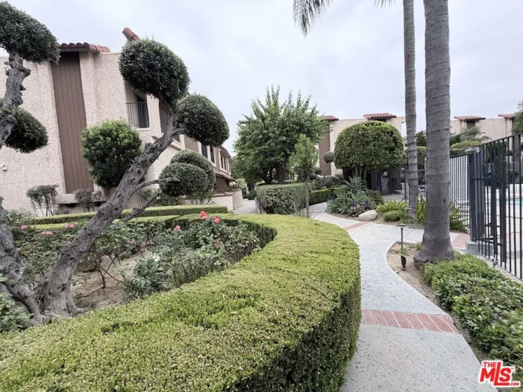 1711 Grismer Avenue #63 photo 6