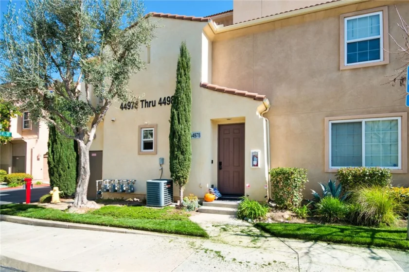 44978 Hawthorn Street #205 photo 1