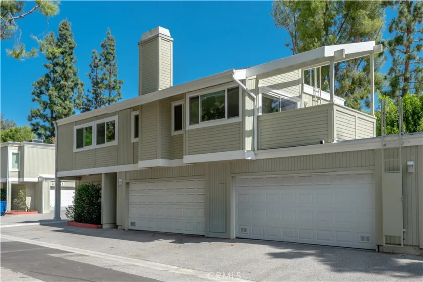 22139 Burbank Boulevard #7 photo 3